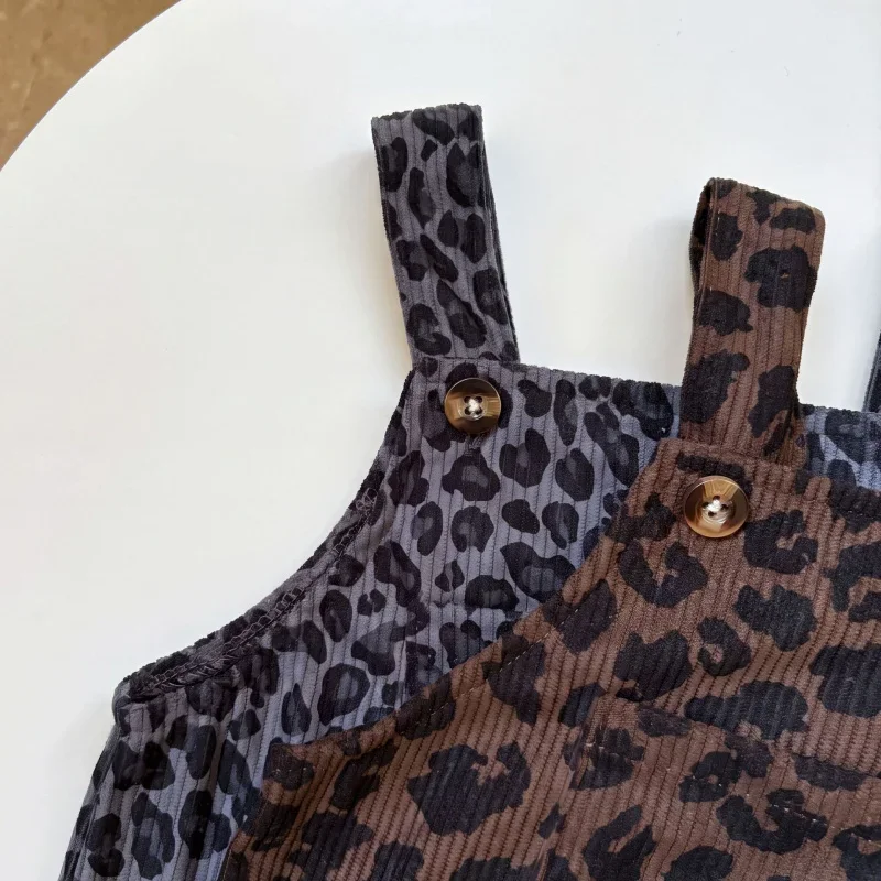 LeopardChic – Trendiga & bekväma – Jenters överallsbyxor med leopardmönster