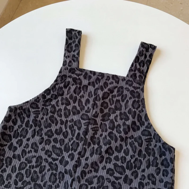 LeopardChic – Trendiga & bekväma – Jenters överallsbyxor med leopardmönster