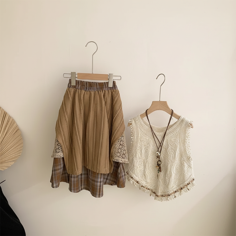 TinyTrends – Boho Chic & Sött – Virkad topp med rutig kjol