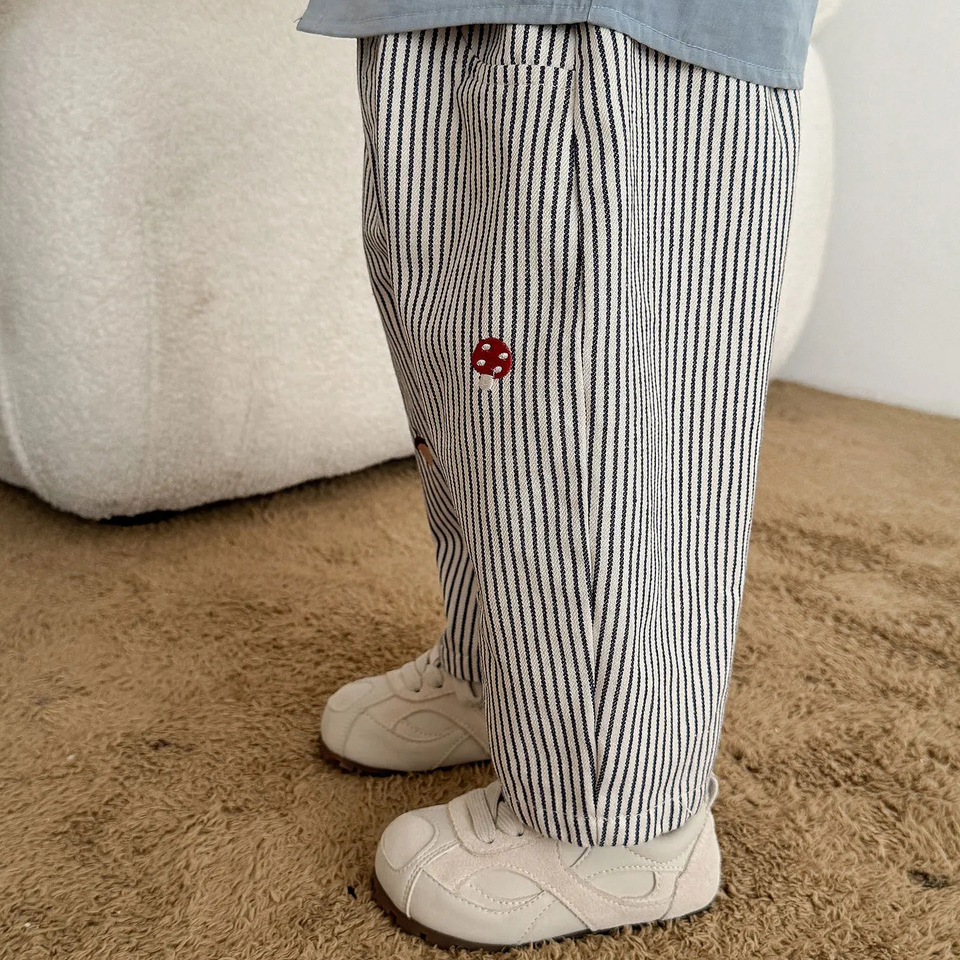 LittlePatch – Mjuka och bekväma – barnbyxor med broderade detaljer