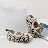 TinyStyle – Sött & elegant – Babyskor för flickor med leopardmönster