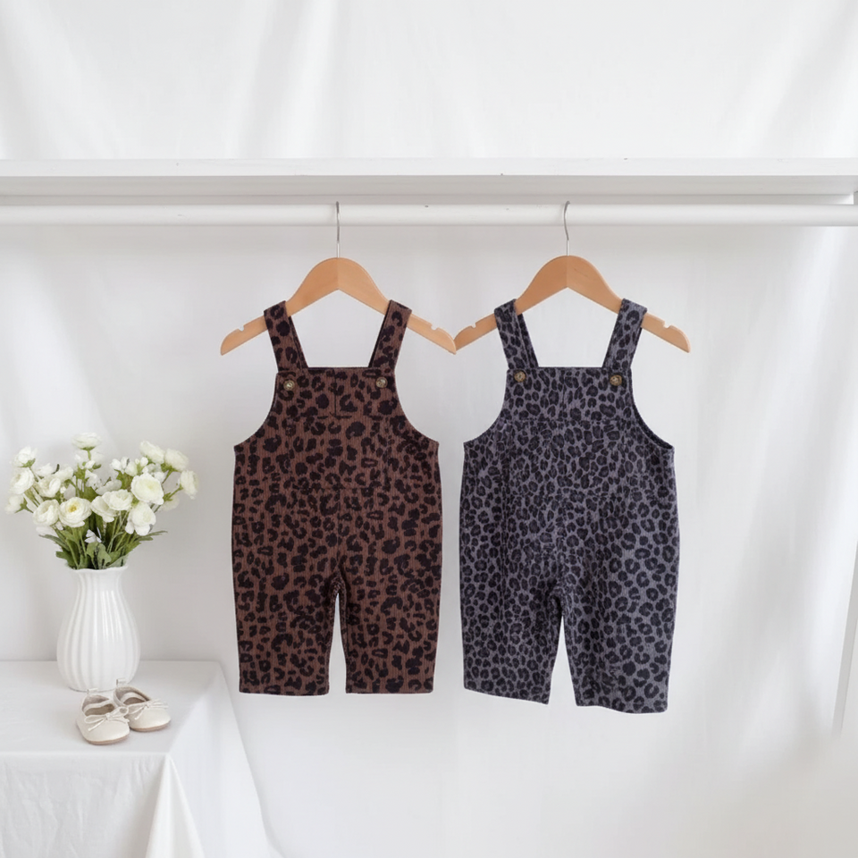 LeopardChic – Trendiga & bekväma – Jenters överallsbyxor med leopardmönster