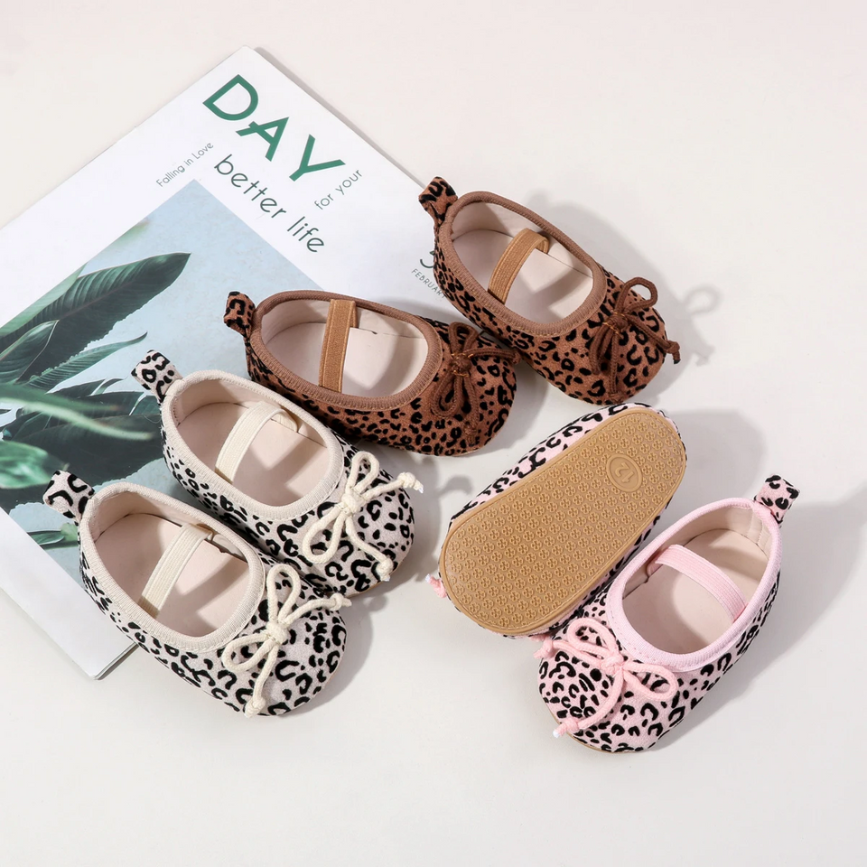 TinyStyle – Sött & elegant – Babyskor för flickor med leopardmönster