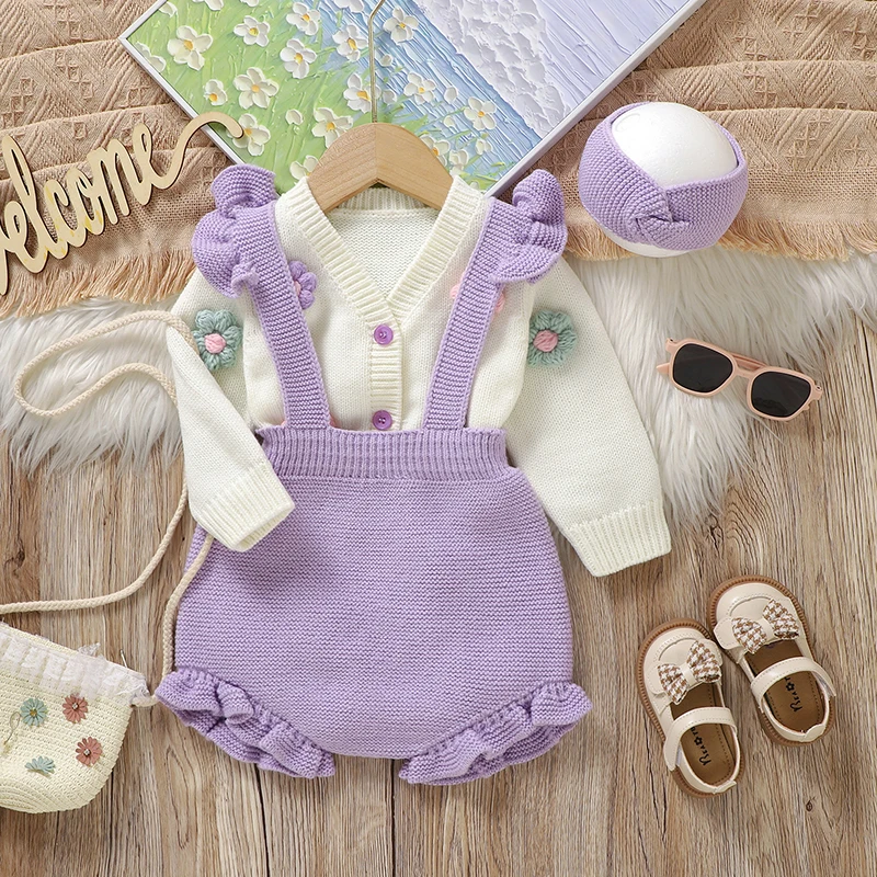 FloraKnit – Mjukt & gulligt – Babykläder med väst, overall och hårband
