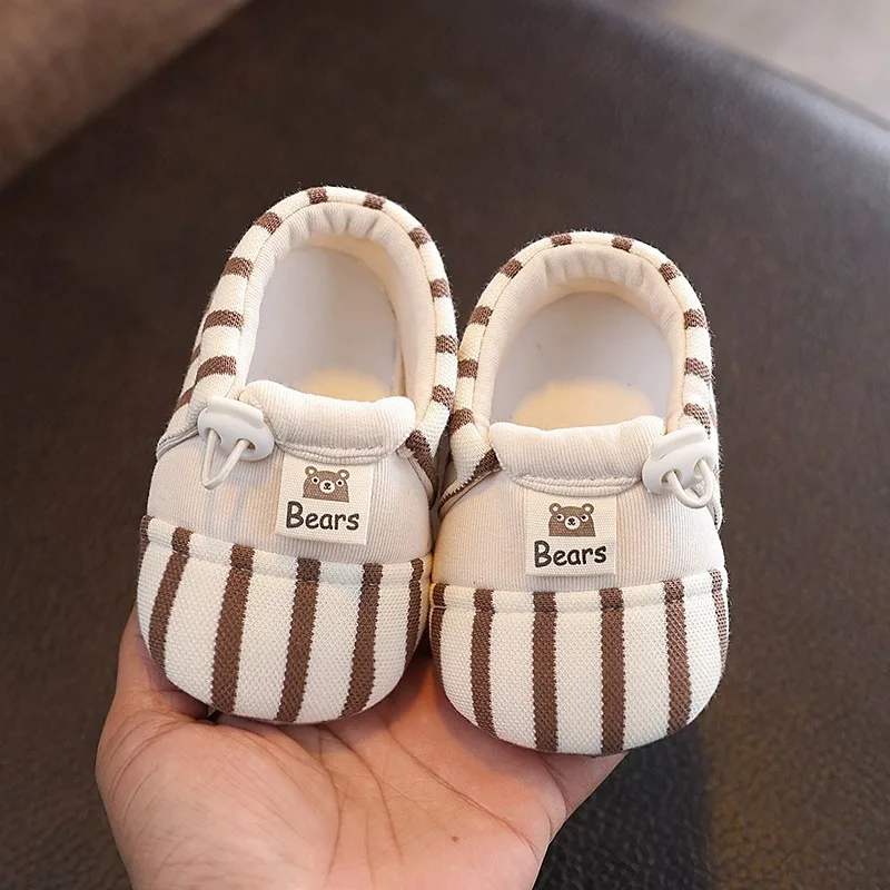 TinyToes –  Mjuka & varma – barnets första skor med randigt mönster
