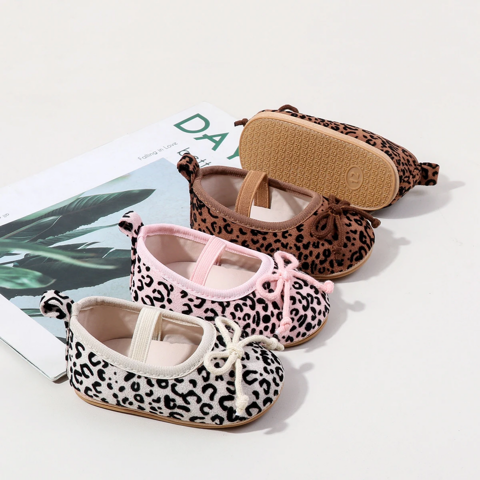 TinyStyle – Sött & elegant – Babyskor för flickor med leopardmönster