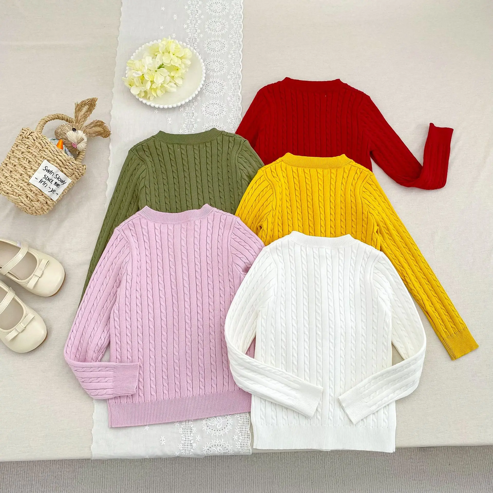 CozyBelle – Elegant & varm – Stickad kofta med knappar