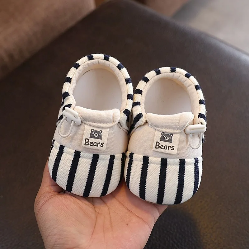 TinyToes –  Mjuka & varma – barnets första skor med randigt mönster