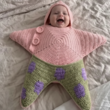 CozyStar – Mjuk & handgjord – Stickad babyoverall med stjärnformad design