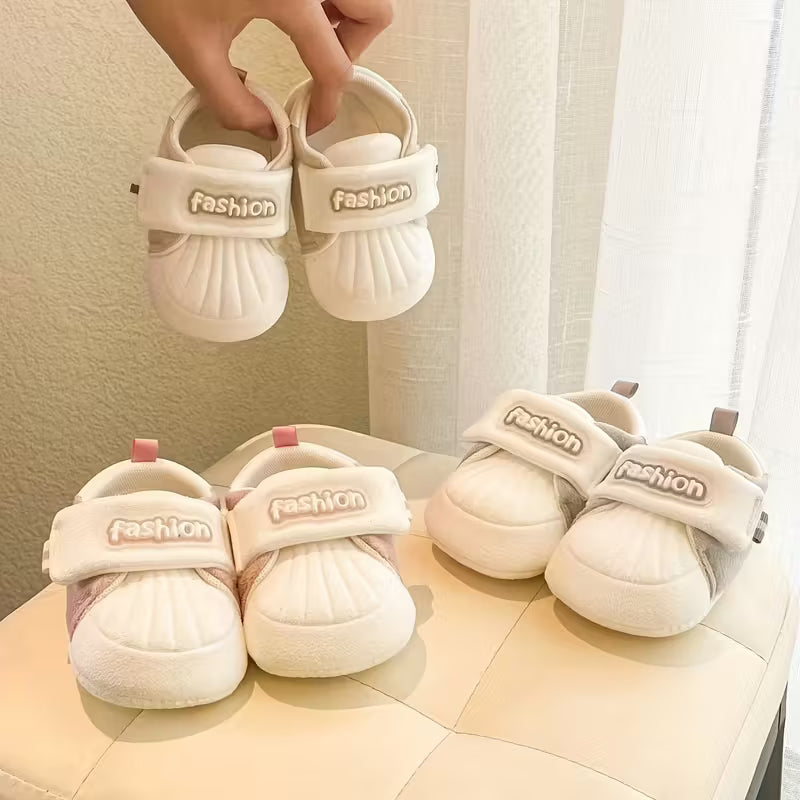 TinySteps – Andningsbar & lätt – Sommarsandaler för spädbarn med halkskyddssula