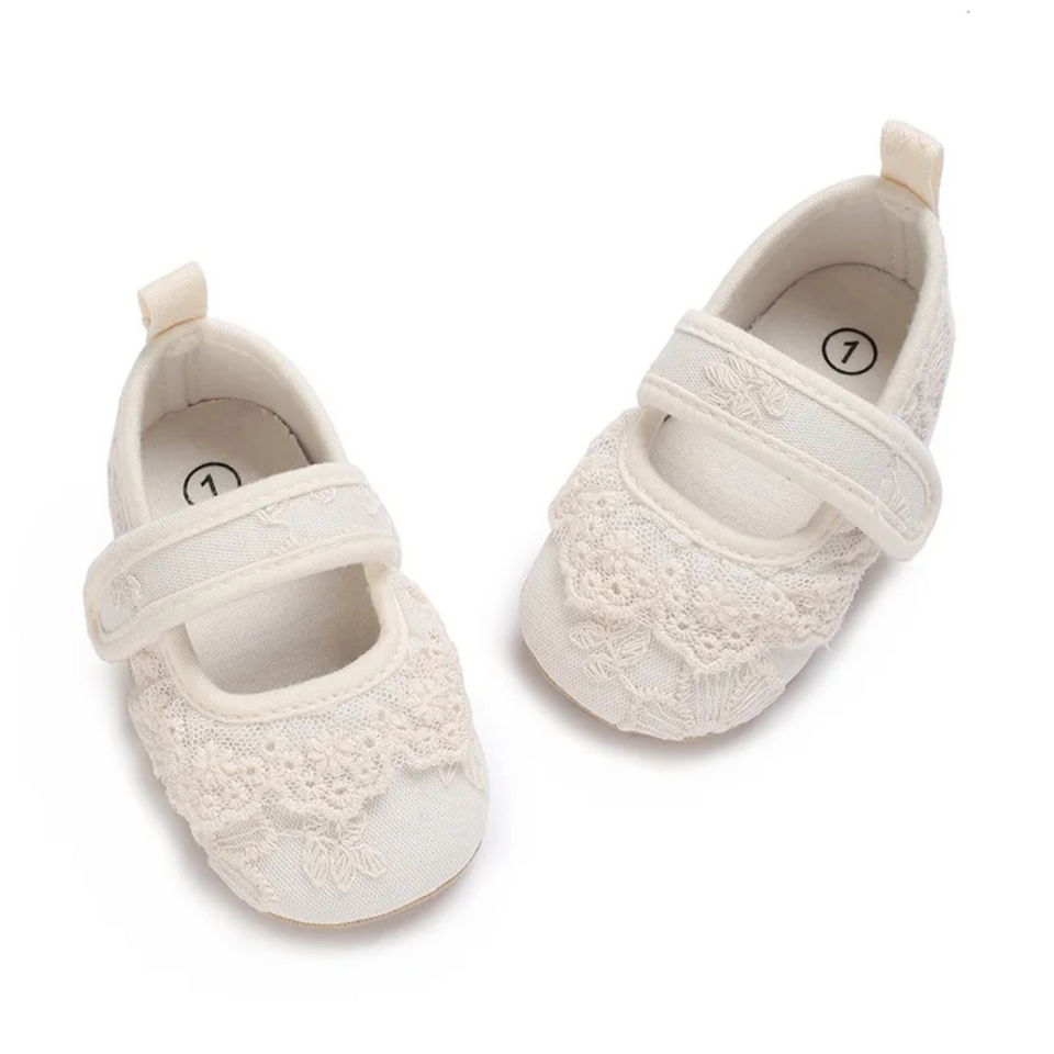 PrincessLace – Eleganta & söta – babyskor med spets och kardborreförslutning