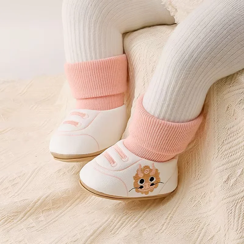 LittleCloud – Mysigt & praktiskt – varma babyskor med höga strumpor