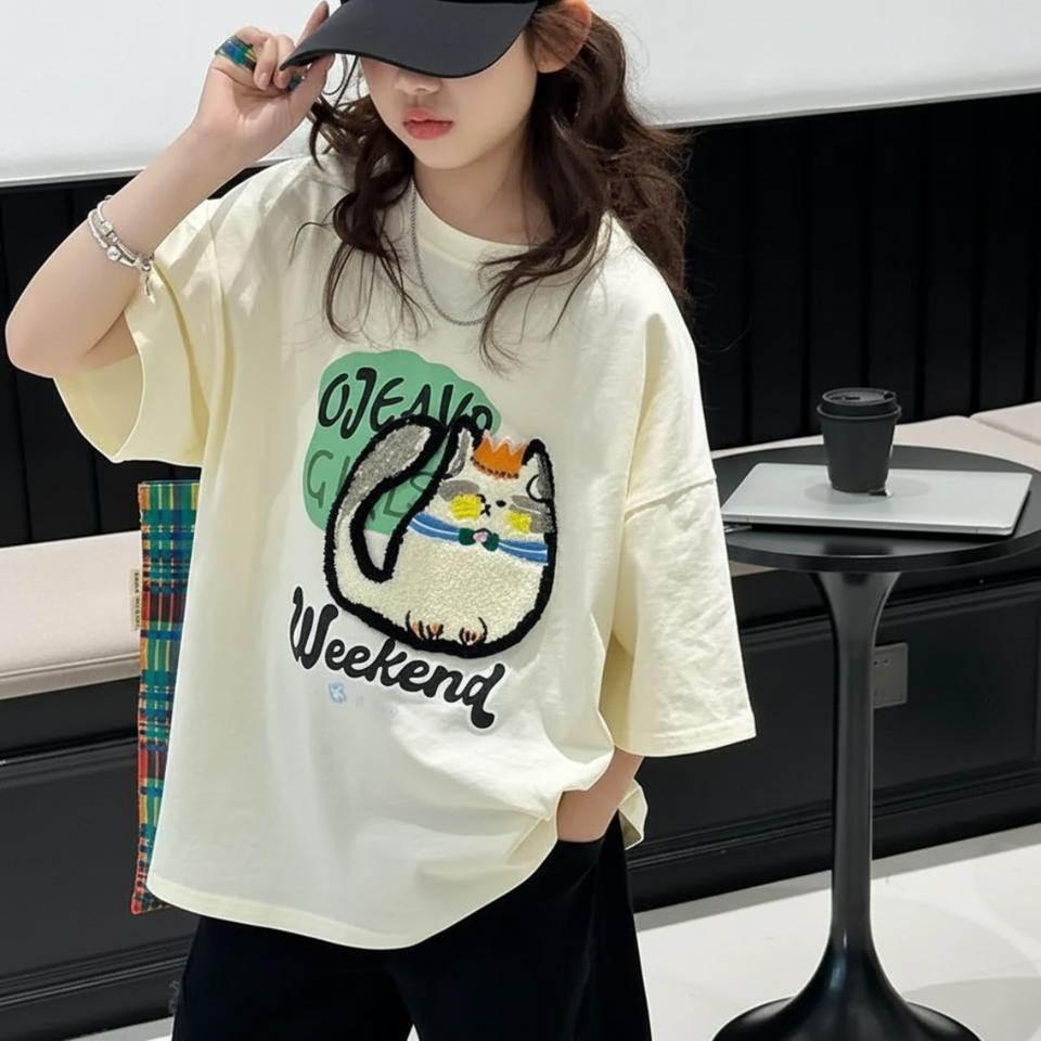 FunPaws – Lekfullt & stilfullt – Oversized T-shirt med kattmotiv