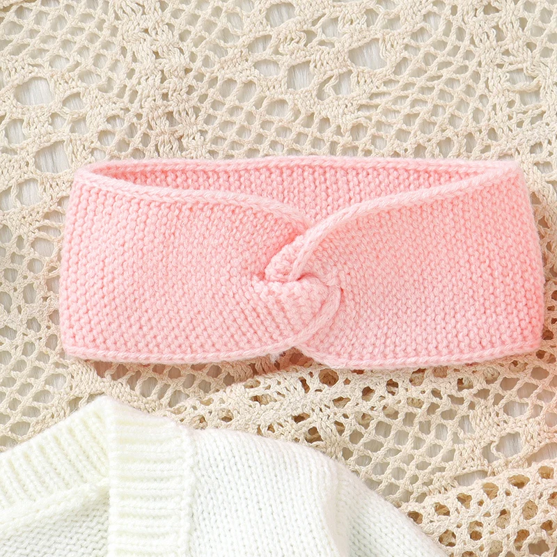 FloraKnit – Mjukt & gulligt – Babykläder med väst, overall och hårband