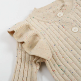 MiniAurora – Mjukt & elegant – Stickad babyoverall med änglavingar och hårband