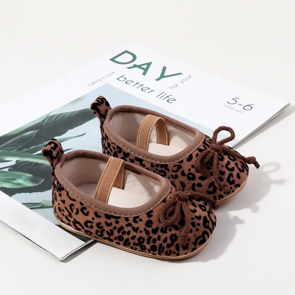 TinyStyle – Sött & elegant – Babyskor för flickor med leopardmönster