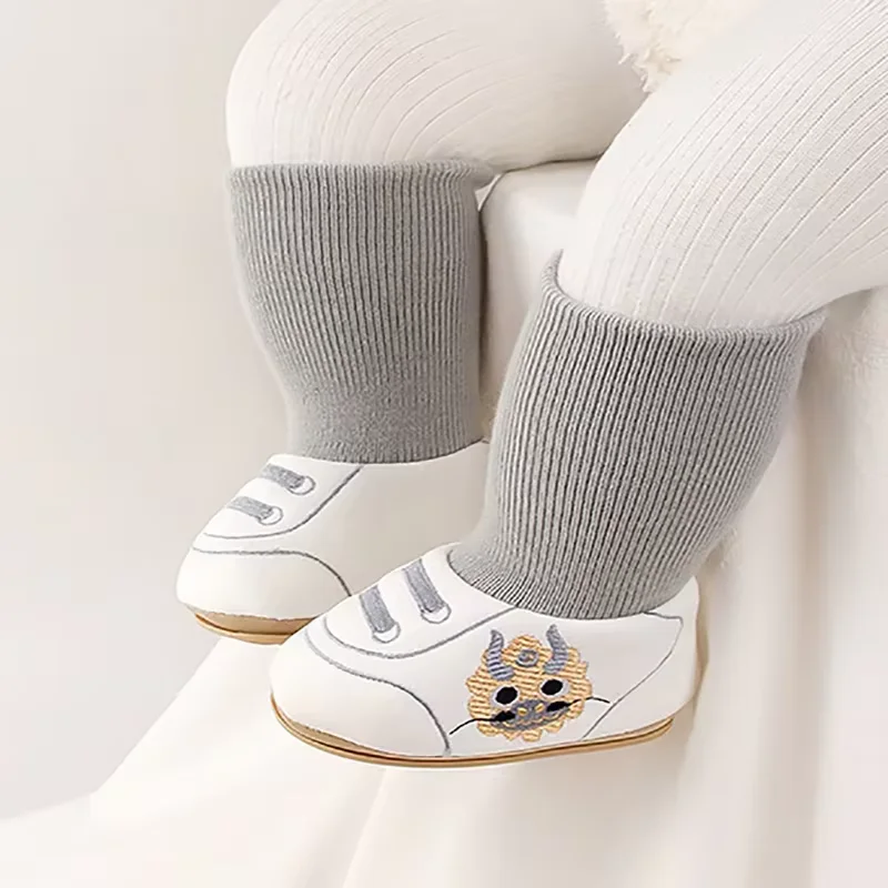 LittleCloud – Mysigt & praktiskt – varma babyskor med höga strumpor