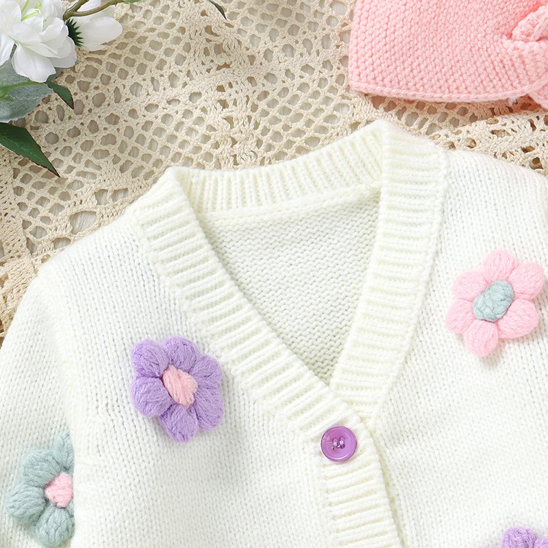FloraKnit – Mjukt & gulligt – Babykläder med väst, overall och hårband