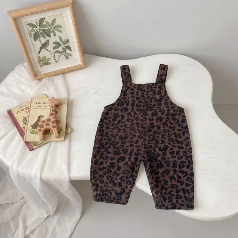 LeopardChic – Trendiga & bekväma – Jenters överallsbyxor med leopardmönster