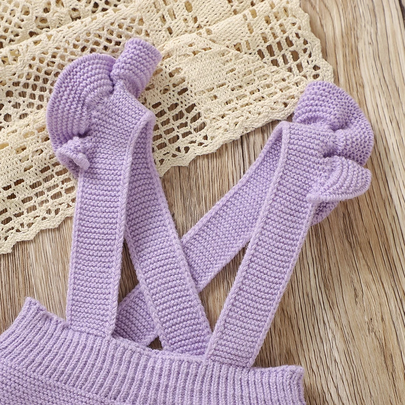 FloraKnit – Mjukt & gulligt – Babykläder med väst, overall och hårband