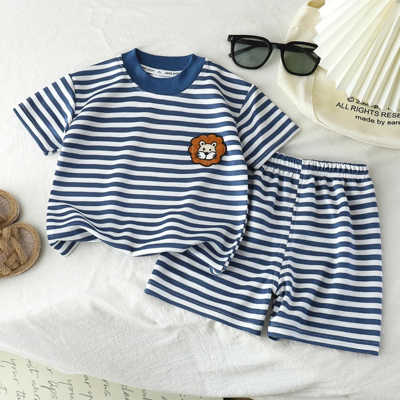 Kids Stripe Outfit – Trendigt & bekvämt – Sommaroutfit för barn