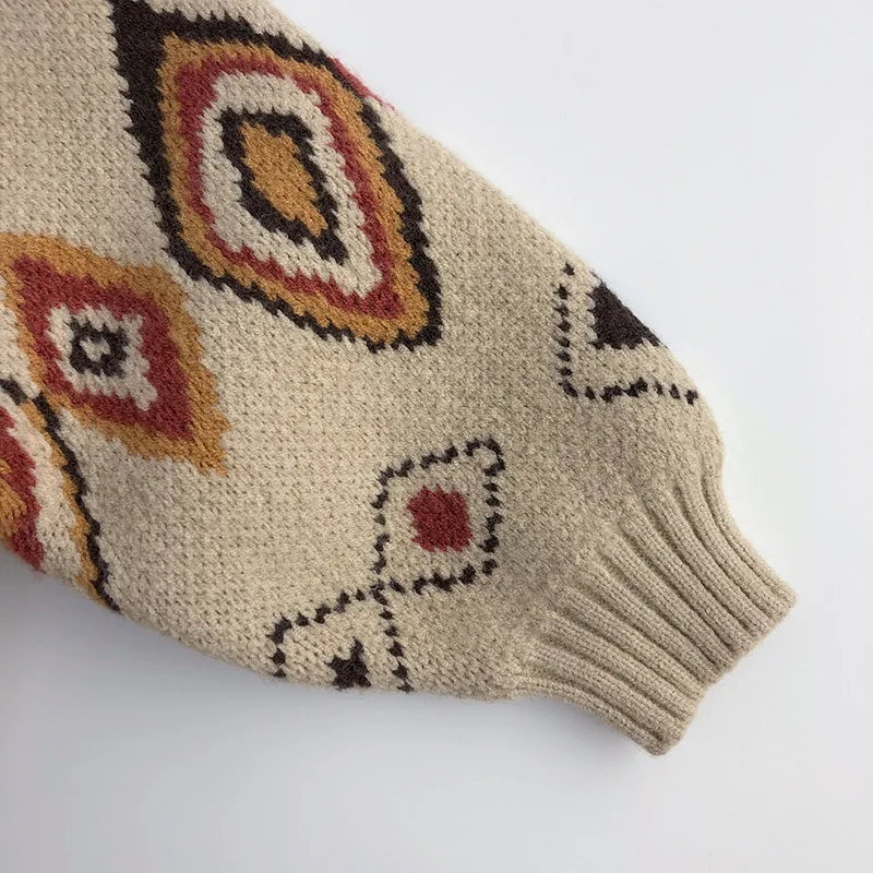 LittleRetro – Varm och stilfull – Stickad barntröja med rombmönster