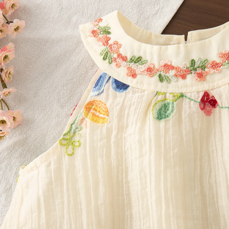MiniFlora – Lätt och charmig – Broderad klänning för småflickor
