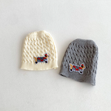 PlayfulKnit – Mjuk & söt – Stickad babyoverall med hundmotiv