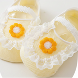 SweetFeet – Mjuka & söta – babystrumpor med blommor och spetsar