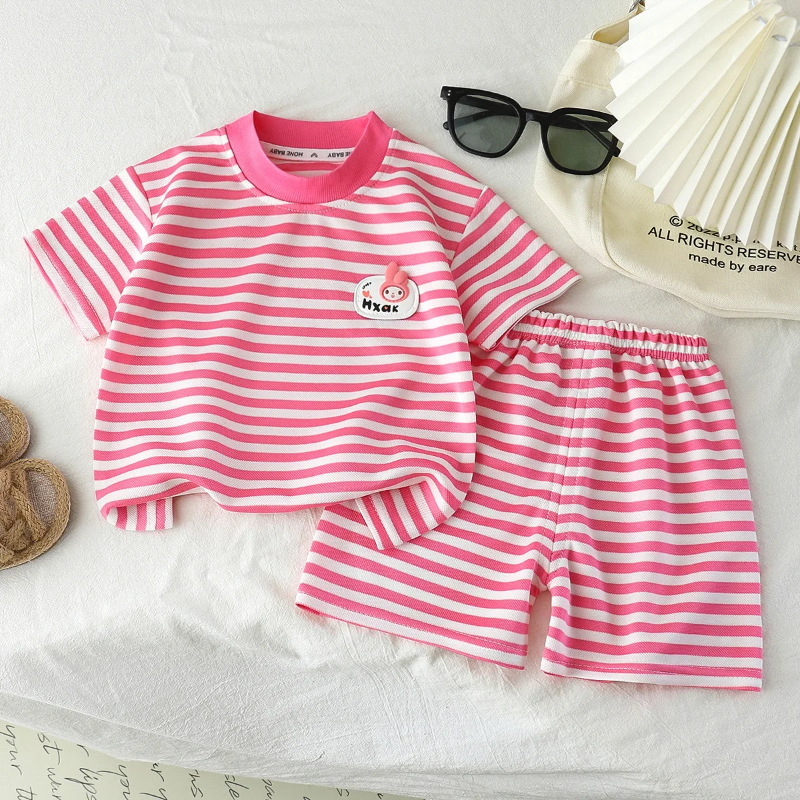 Kids Stripe Outfit – Trendigt & bekvämt – Sommaroutfit för barn