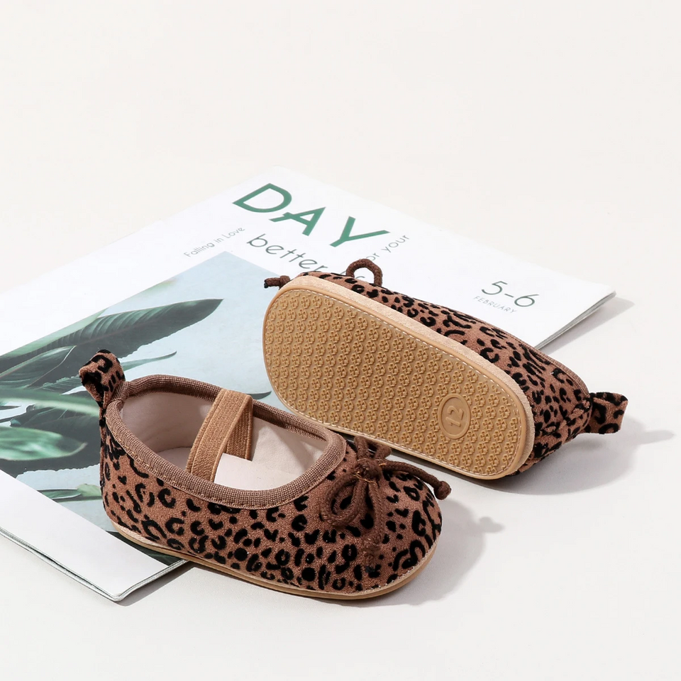 TinyStyle – Sött & elegant – Babyskor för flickor med leopardmönster