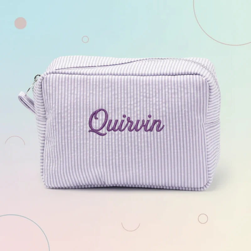 Striped Name Pouch – Personlig & stilfull – Sminkväska