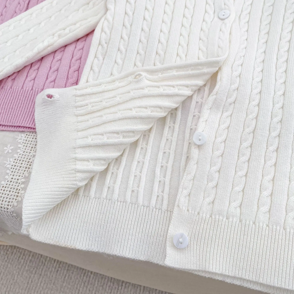 CozyBelle – Elegant & varm – Stickad kofta med knappar