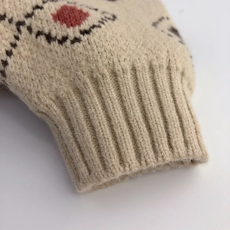 LittleRetro – Varm och stilfull – Stickad barntröja med rombmönster