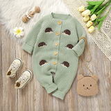 CozyHedge – Mjuk & varm – Stickad babyoverall med igelkottmönster