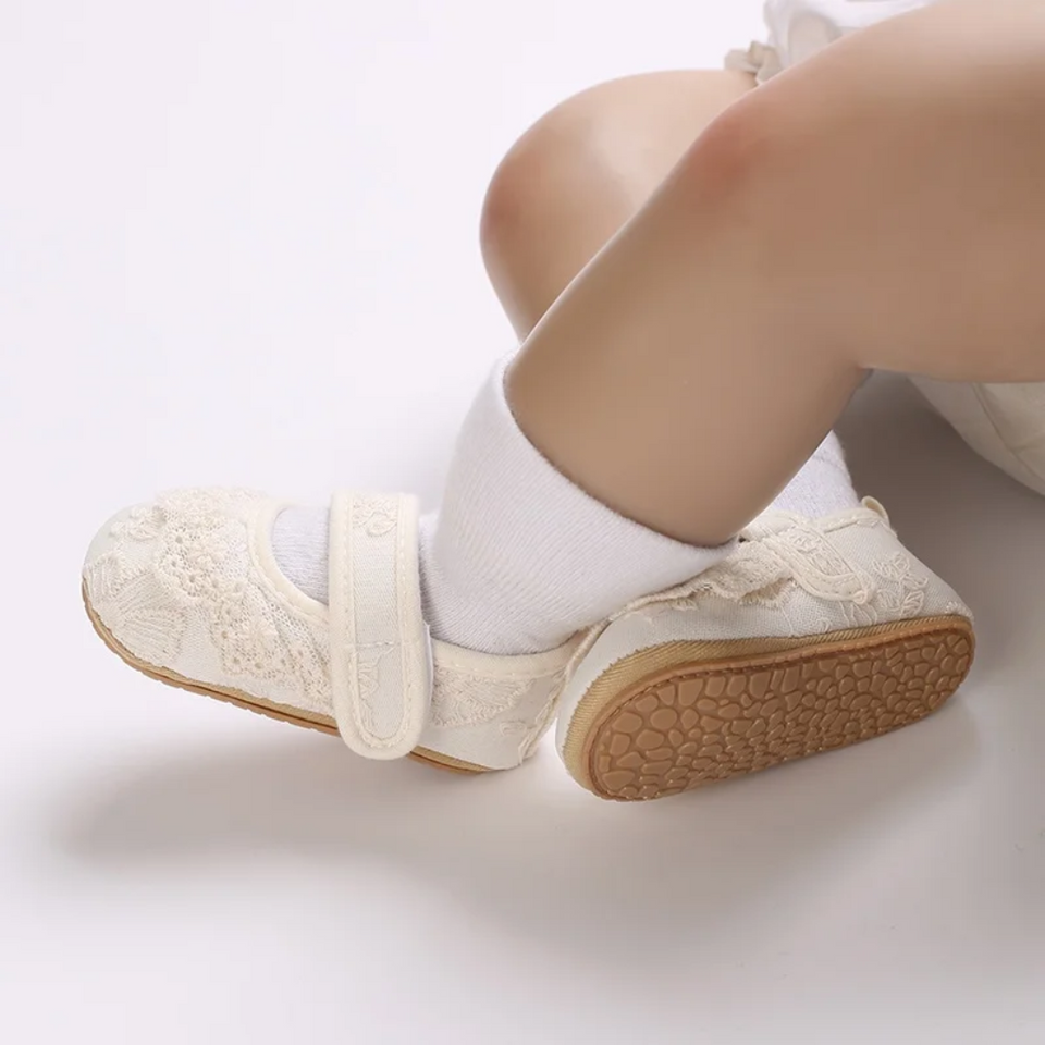 PrincessLace – Eleganta & söta – babyskor med spets och kardborreförslutning
