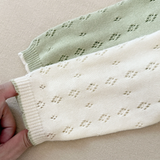 MiniBelle – Elegant & mjuk – Stickad babyklänning med volangdetaljer