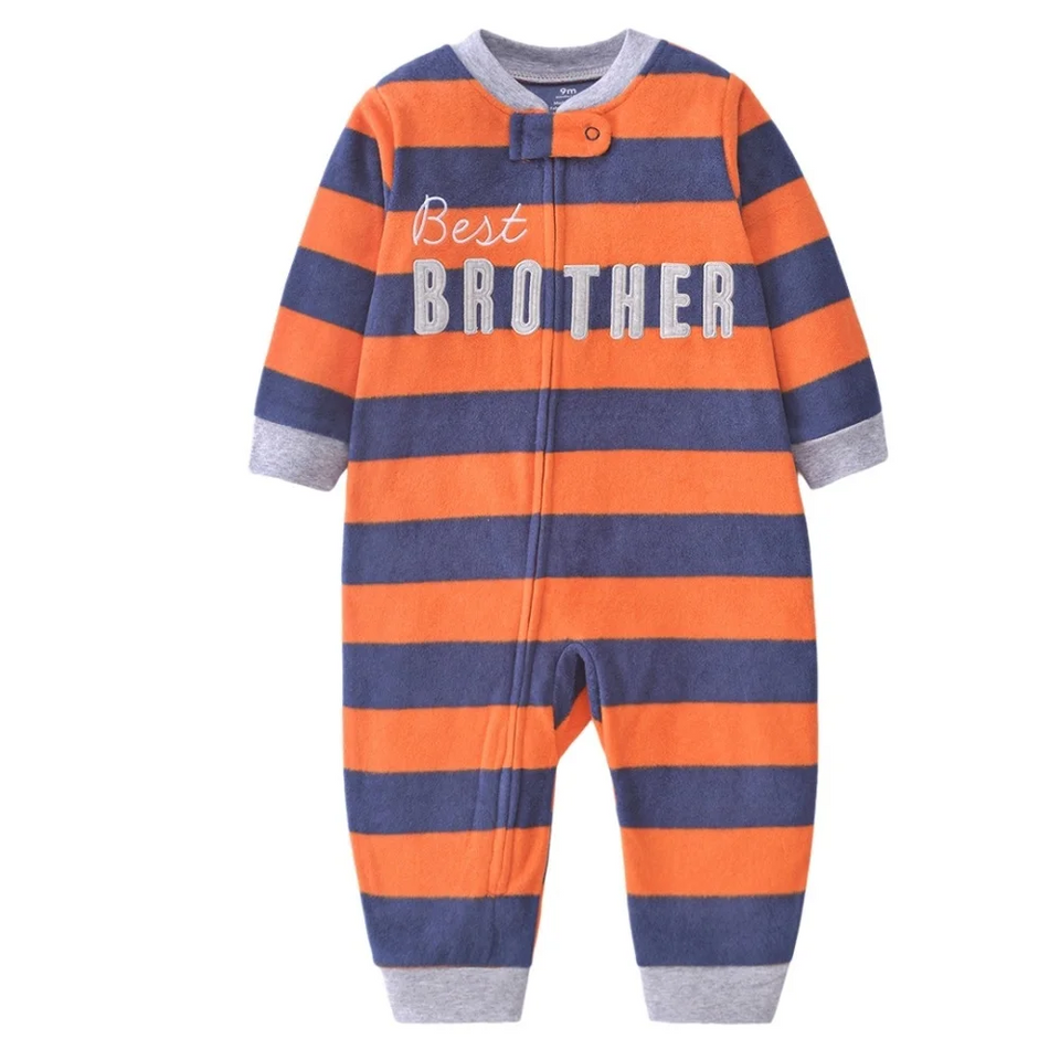 WarmBuddy – Söt & mjuk – Babyoverall i fleece med seriefigurmotiv