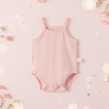 Summer Bodysuit – Luftigt & bekvämt – Stickad babybody