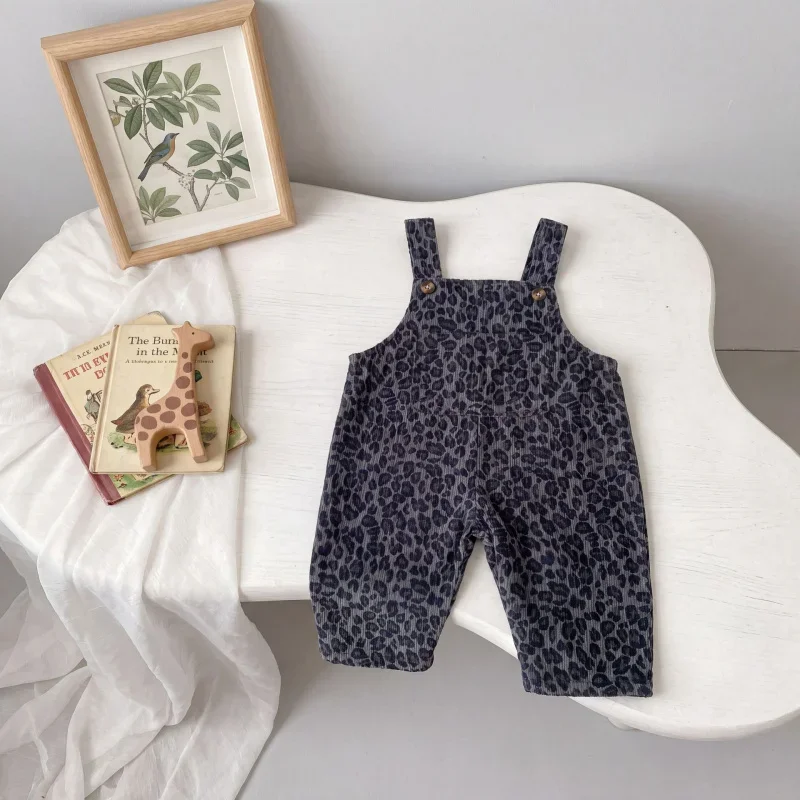 LeopardChic – Trendiga & bekväma – Jenters överallsbyxor med leopardmönster
