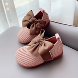 SweetBow – Sött & praktiskt – Stickade babyskor med fjärilsrosett