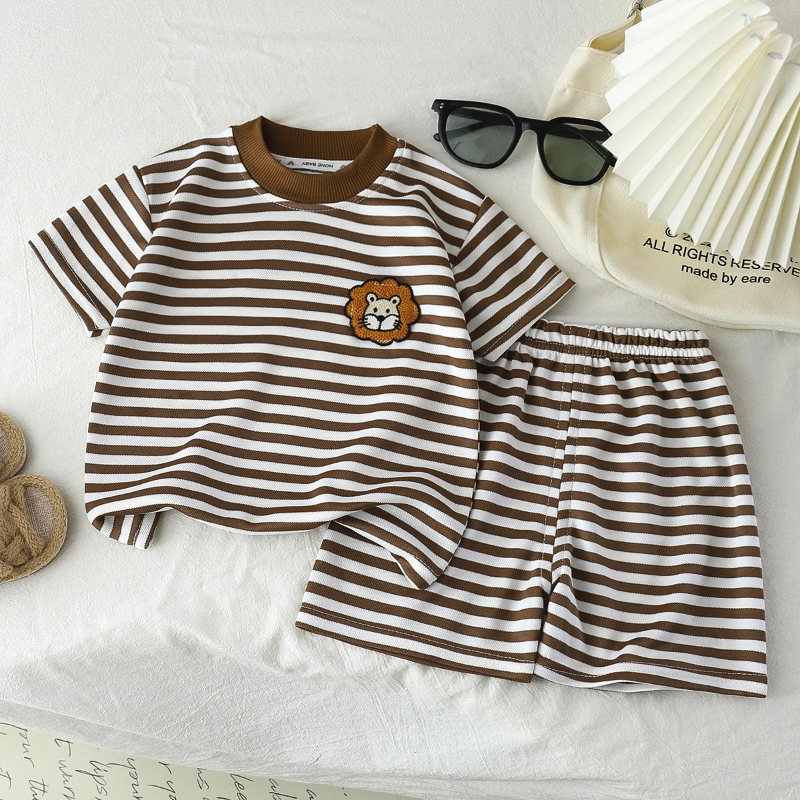 Kids Stripe Outfit – Trendigt & bekvämt – Sommaroutfit för barn
