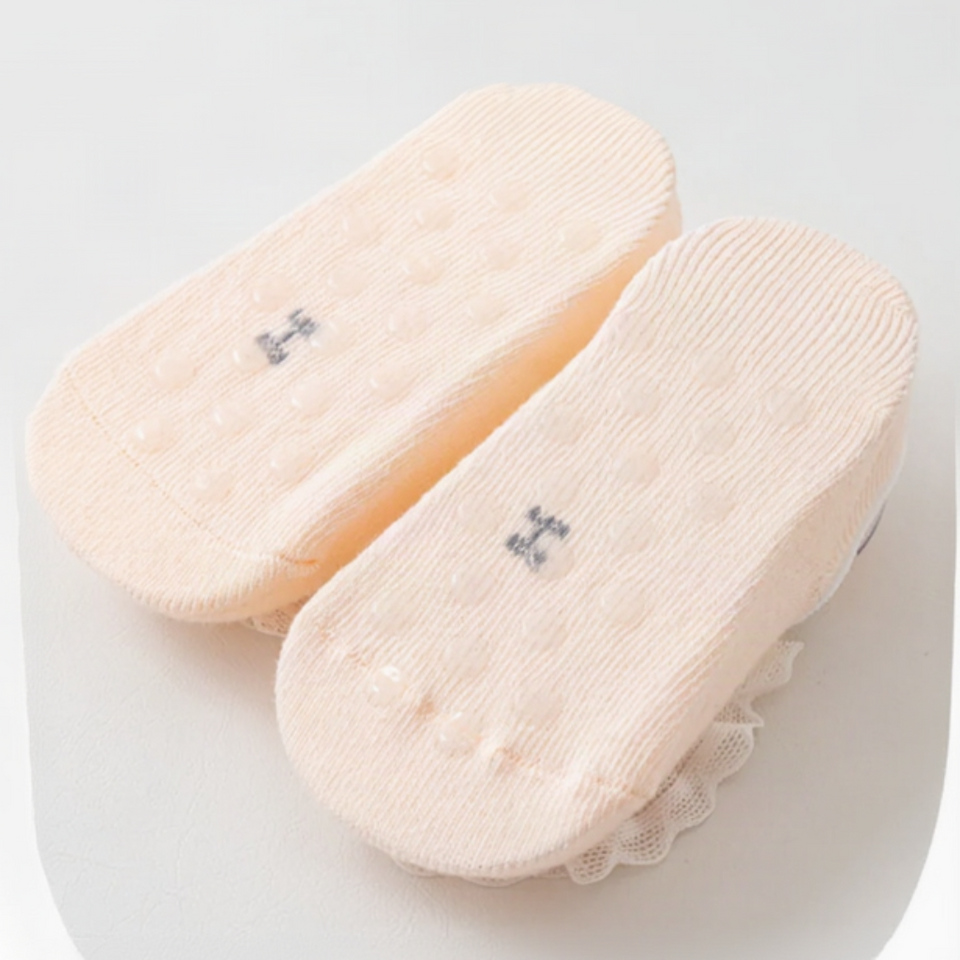 SweetFeet – Mjuka & söta – babystrumpor med blommor och spetsar