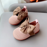 SweetBow – Sött & praktiskt – Stickade babyskor med fjärilsrosett