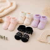 BabyBliss – Bekväma & lätta – strumpor med spetsar