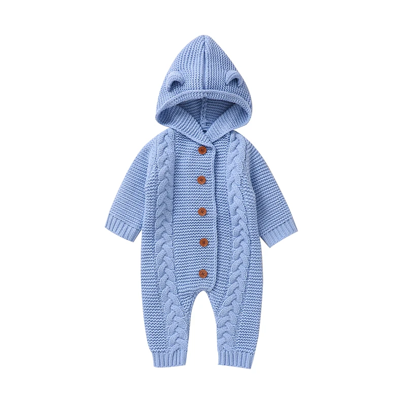 SoftKnit – Varm och söt – Stickad babyoverall med huva