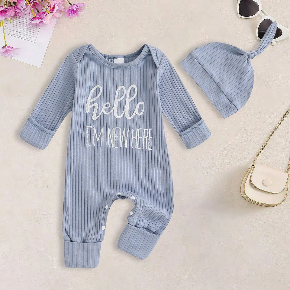 CuddleBaby – Hej, jag är ny här – Set med babyoverall och mössa