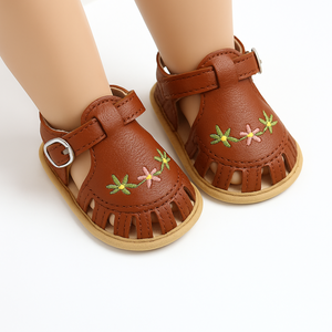TinyPetals – Komfort & stil – Babysandaler med blomsterbroderi
