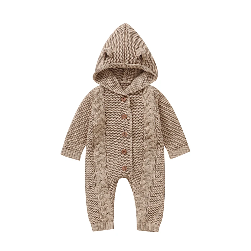 SoftKnit – Varm och söt – Stickad babyoverall med huva