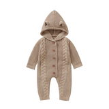 SoftKnit – Varm och söt – Stickad babyoverall med huva